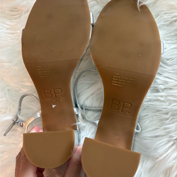 BP Silver Sandals with Minimalist Design - Picture 10 of 11